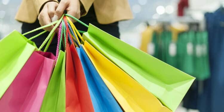 Você nunca mais vai jogar sacolas de papel fora depois de ver isso