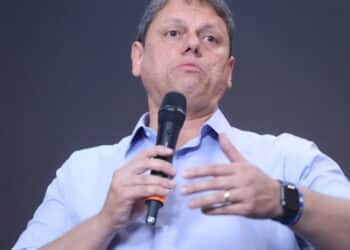 Tarcísio sugeriu ao STF que autorizasse Bolsonaro a dialogar com Trump nos EUA