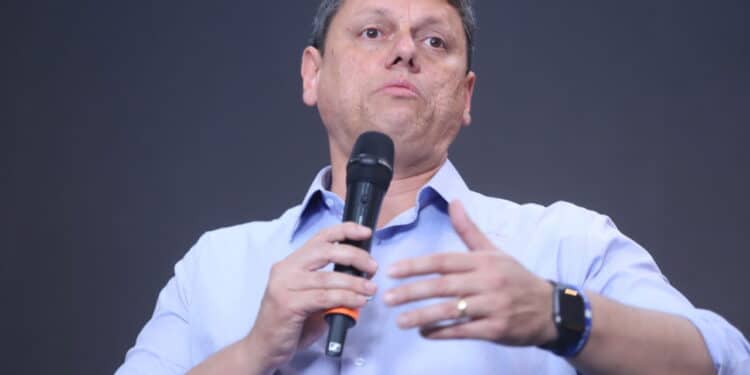 Tarcísio sugeriu ao STF que autorizasse Bolsonaro a dialogar com Trump nos EUA