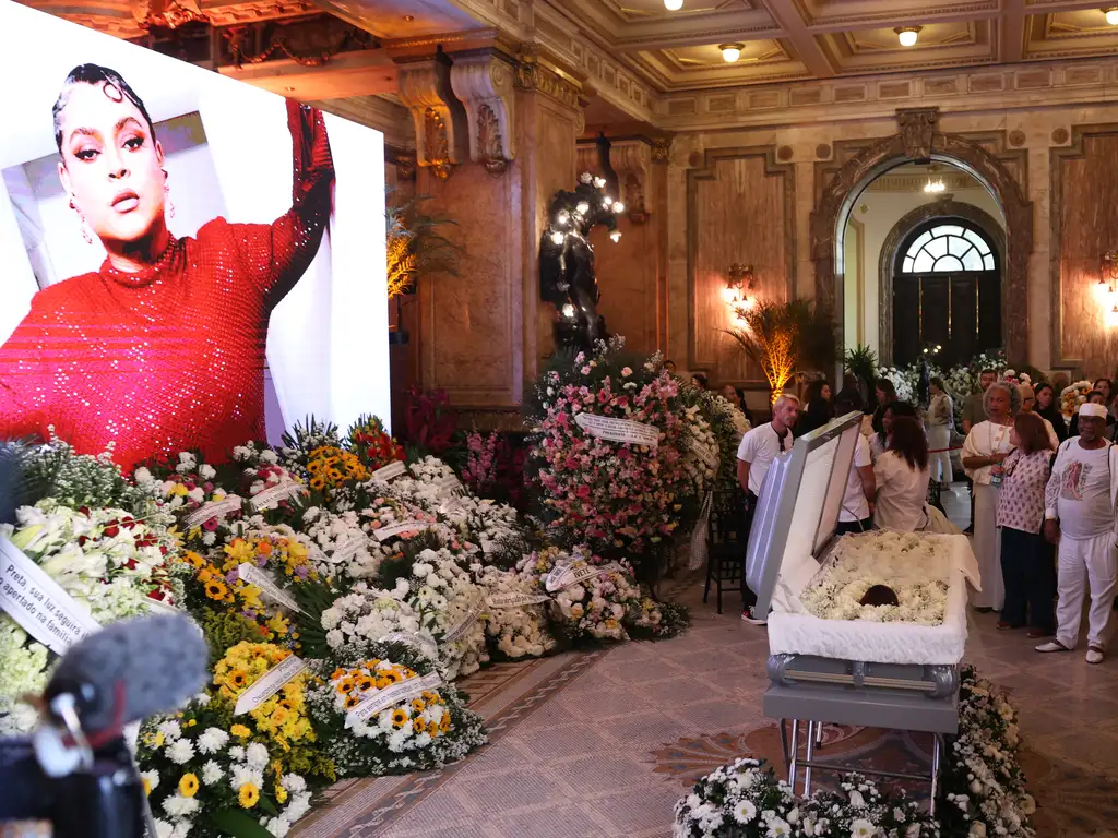 Como a família e os amigos de Preta Gil estão prestando homenagens?