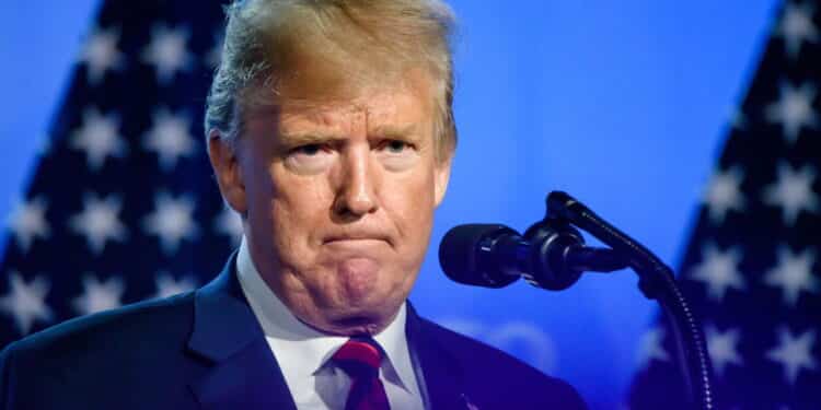 Trump anuncia tarifas de 30% contra México e União Europeia