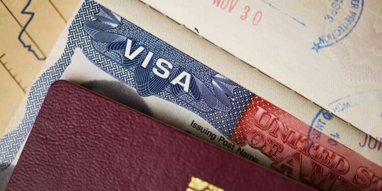EUA aprovam nova taxa de US$ 250 para visto americano