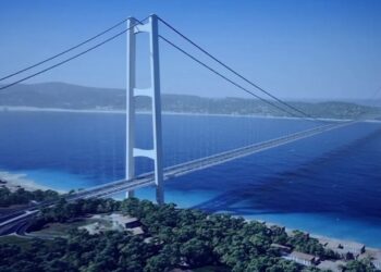 Construção da maior ponte suspensa do mundo avança e moradores se surpreendem com tamanho