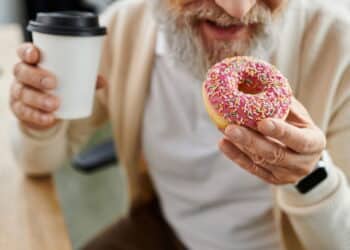 Veja a receita fácil de donuts caseiro: macio, saboroso e impossível de resistir