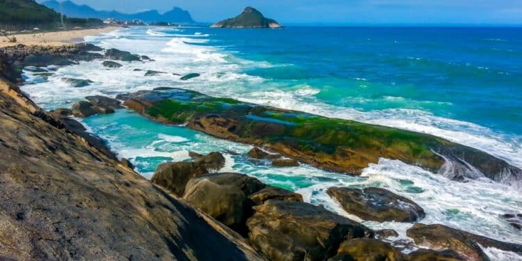 Pouca gente conhece: veja as três praias 'secretas' que só aparecem quando a maré baixa