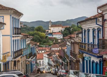 A cidade histórica de MG que parece cenário de filme e encanta turistas