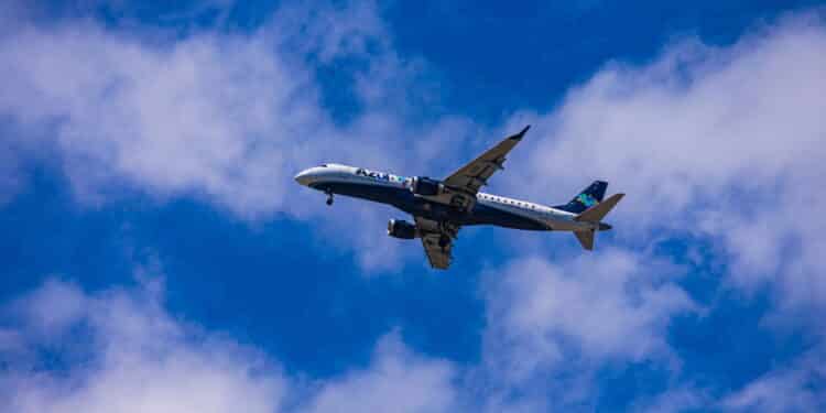 Ameaça de bomba obriga avião da Azul a pousar às pressas; entenda o caso