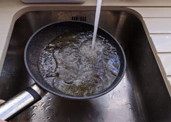 O segredo que acaba com o queimado da sua panela de forma fácil e rápida