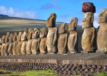 Monumento misterioso aparece na Ilha de Páscoa e intriga cientistas; entenda