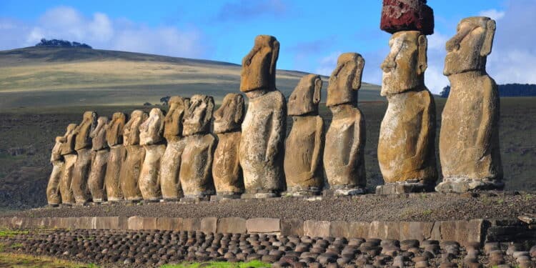 Monumento misterioso aparece na Ilha de Páscoa e intriga cientistas; entenda