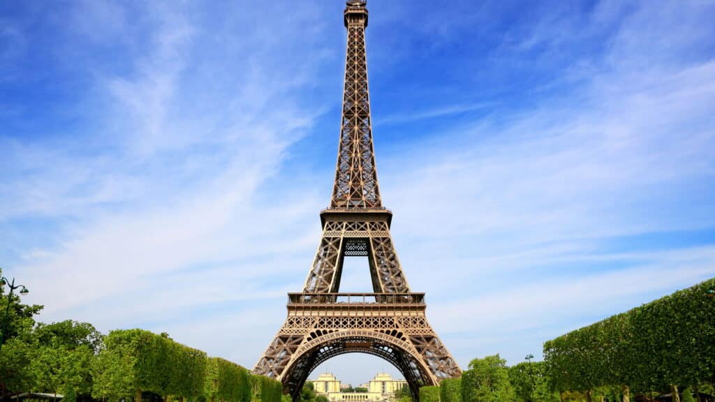 Quanto custou construir a Torre Eiffel e quanto seria nos dias atuais