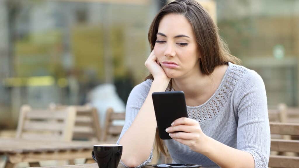 Este hábito parece 'inofensivo' mas pode prejudicar o desempenho do seu celular
