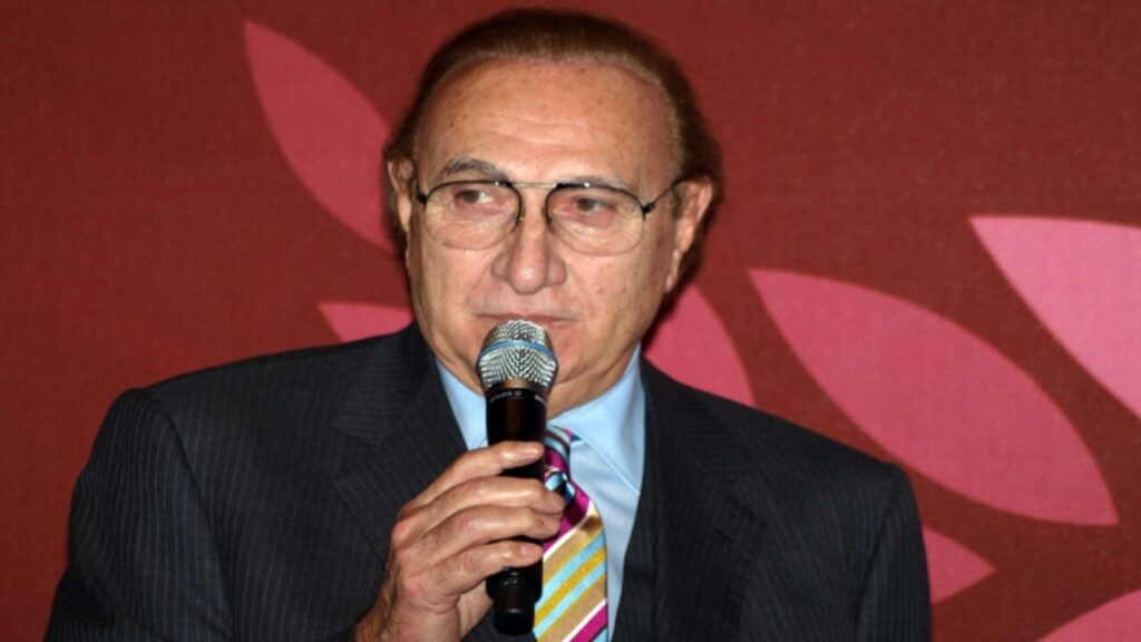 Apresentador de TV e cantor famoso morre aos 89 anos e país fica em choque