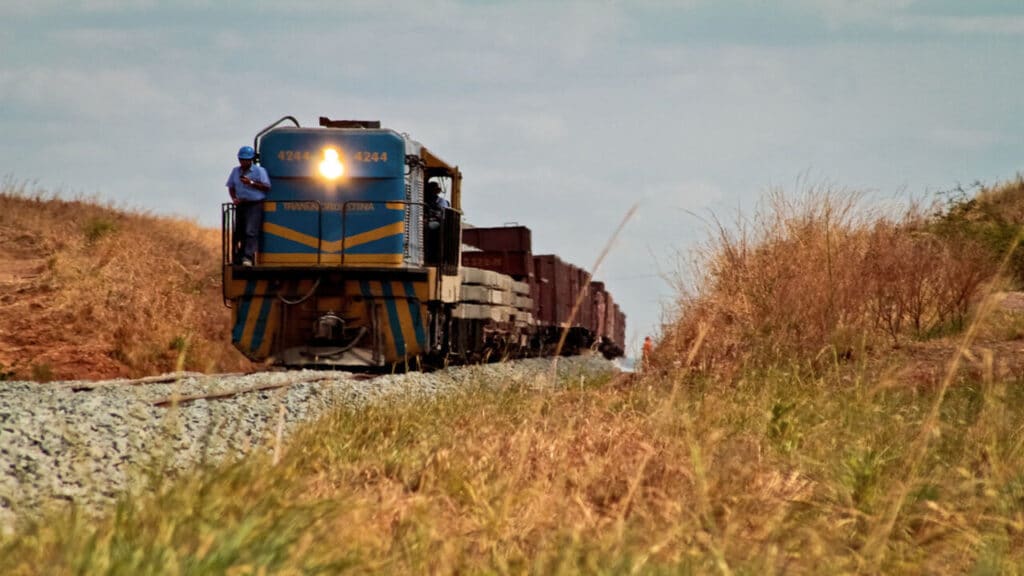 Entenda a longa história da Ferrovia Transnordestina que acumula quase trinta anos