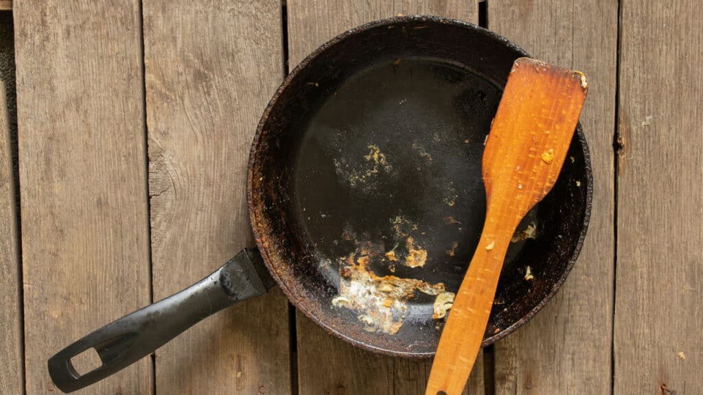 O segredo que acaba com o queimado da sua panela de forma fácil e rápida