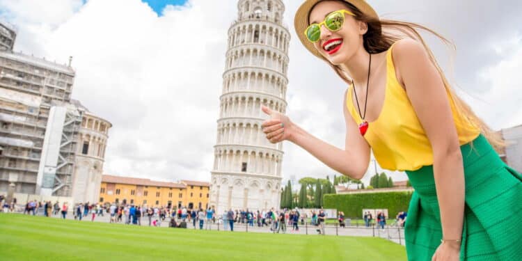 Entenda a história cuiosa por trás da Torre de Pisa e por que ela é torta