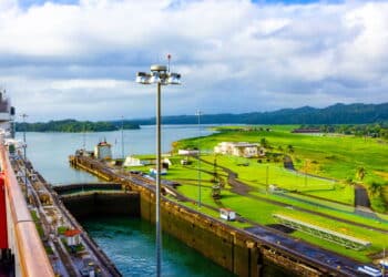 Revelado quanto tempo realmente dura a travessia do Canal do Panamá