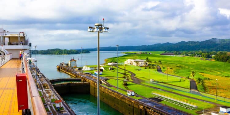 Revelado quanto tempo realmente dura a travessia do Canal do Panamá