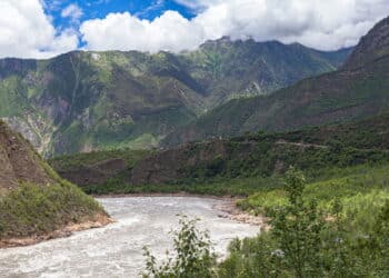 Construção da maior hidrelétrica do mundo avança e obras de R$ 933 bilhões prometem mudar o cenário energético e geopolítico global