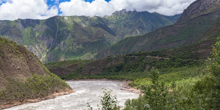 Obras de R$ 933 bilhões avançam para criar a maior hidrelétrica do planeta com potencial para gerar 70 gigawatts de eletricidade