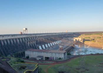 Itaipu anuncia investimento de R$ 1,5 bilhões em 2026 para manter tarifa de energia sem aumento e beneficiar consumidores de várias regiões do Brasil