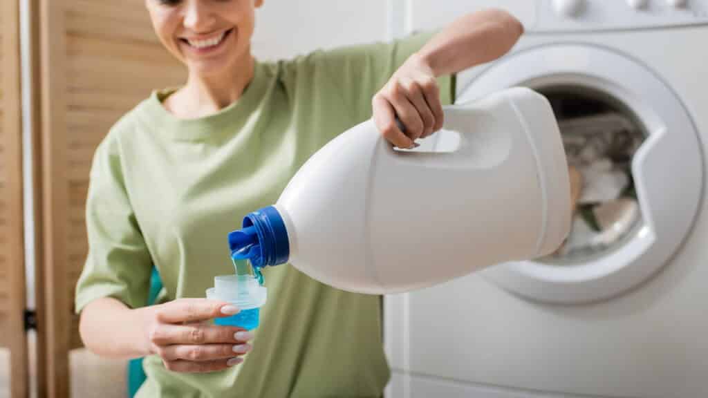 Deixe sua cama com 'cheiro de milionário' usando esses ingredientes simples