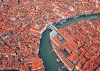 Entenda o segredo por trás da construção de Veneza e como a cidade resiste até hoje