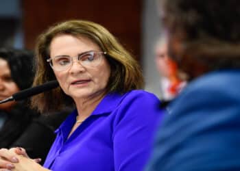 Damares Alves revela diagnóstico de câncer durante sessão no Senado
