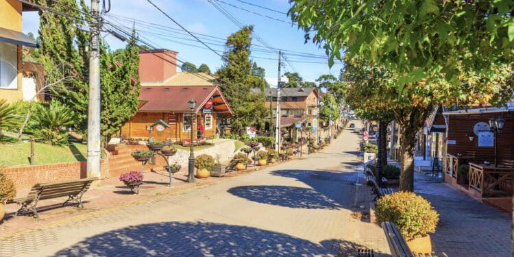Essa cidade escondida em MG conquista turistas em busca de paz e contato com a natureza