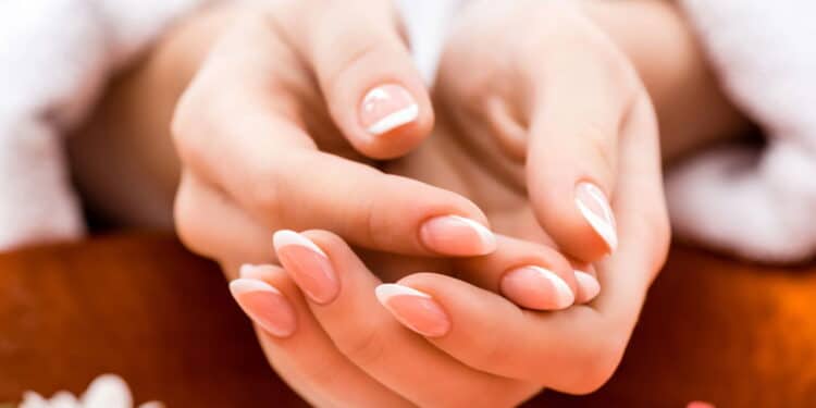 Veja as dicas simples para ter unhas grandes e fortes sem quebrar facilmente