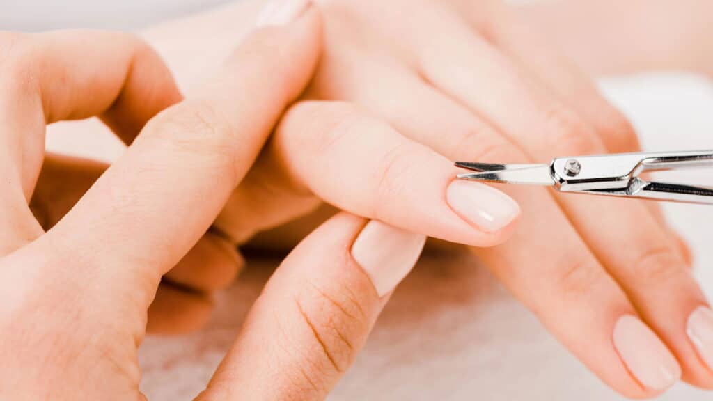 Veja as dicas simples para ter unhas grandes e fortes sem quebrar facilmente