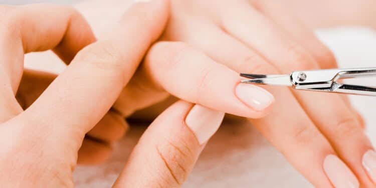 Unhas fortes e compridas sem gel: saiba o truque que as manicures 'escondem' de você