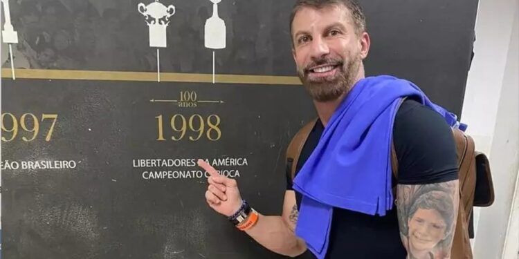 Polícia apura grave ameaça de sequestro contra Pedrinho, do Vasco; entenda o caso