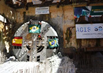 Linha leste do metrô de Fortaleza concluiu passo importante e população comemora
