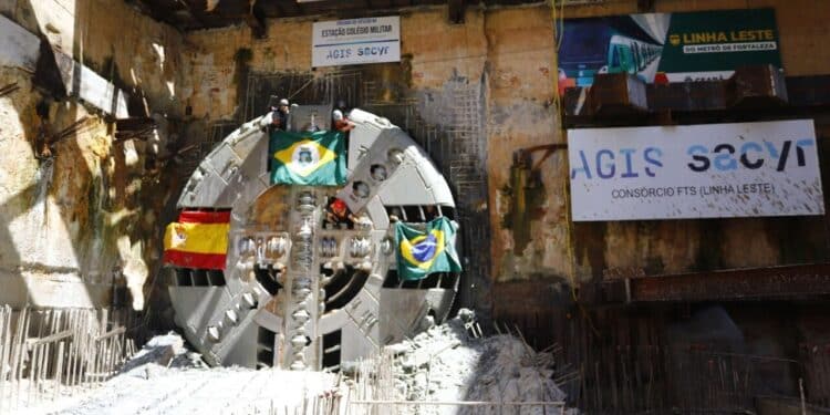 Linha leste do metrô de Fortaleza concluiu passo importante e população comemora