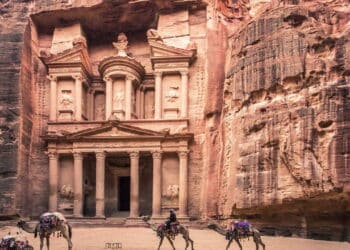 'Cidade perdida' de Petra esconde curiosidades e uma tumba de dois mil anos