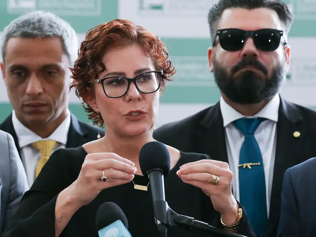 Quais são as novas acusações contra Carla Zambelli?