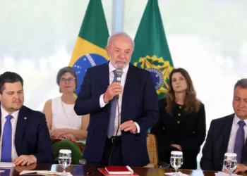 Governo quer aumentar salário mínimo em 2026 sem aumentar Bolsa Família; Veja valores