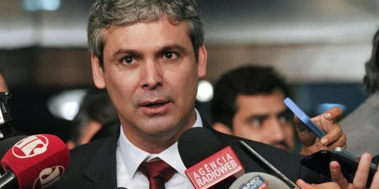 Líder do PT quer Bolsonaro preso preventivamente e aciona STF