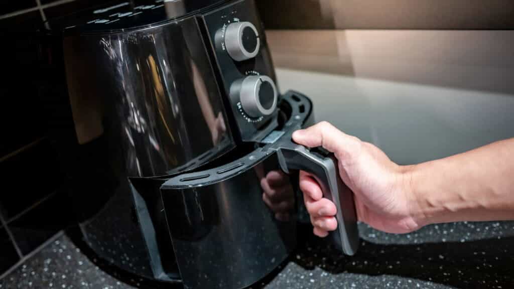 Air Fryer ou forno elétrico, qual é o melhor para ter na cozinha