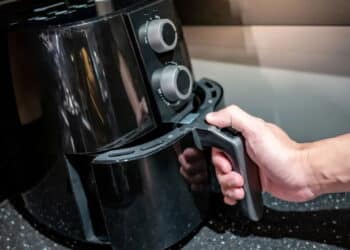 Air Fryer ou forno elétrico, qual é o melhor para ter na cozinha
