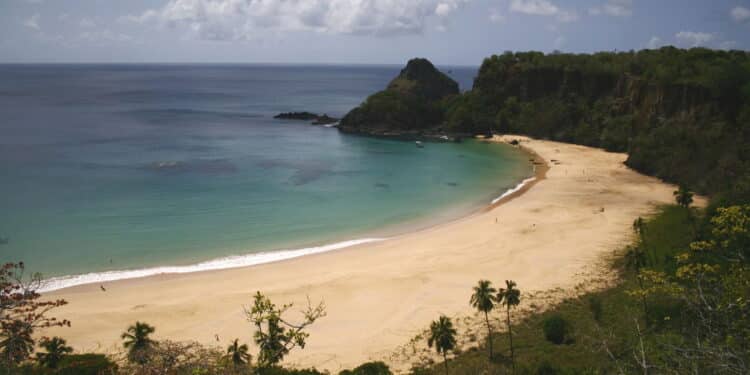 A praia brasileira que superou o Caribe em ranking internacional