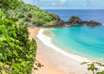 Derrotando o Havaí e Caribe, Brasil conquista a melhor praia do mundo
