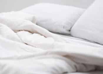 Prática antiga chinesa revela a melhor posição da cama para dormir bem a noite toda