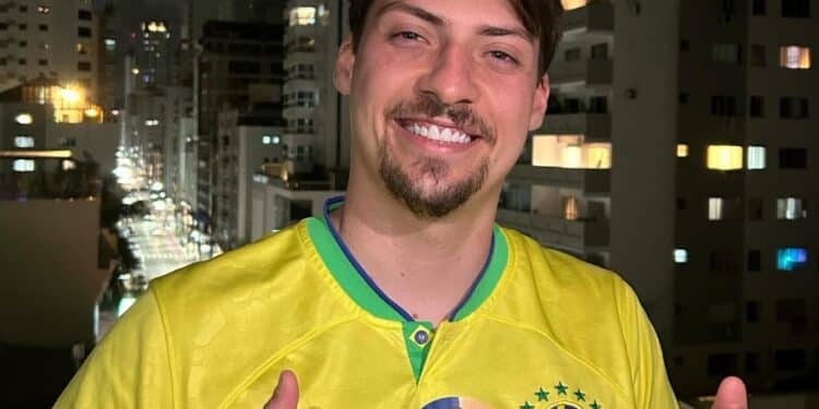 Renan Bolsonaro não avança com projeto que equipara comunismo ao nazismo