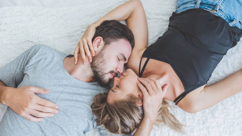 Como a infância influencia suas escolhas amorosas hoje, segundo a psicologia
