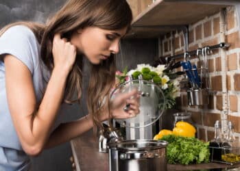 Sem óleo? A técnica de cozinhar com água conquista o TikTok e ganha fãs