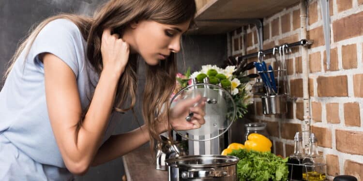 Sem óleo? A técnica de cozinhar com água conquista o TikTok e ganha fãs