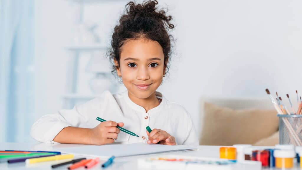 Hábitos que você repete hoje e que vêm da infância, segundo a psicologia