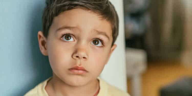 Dez frases que podem revelar uma infância de abandono, segundo psicólogos